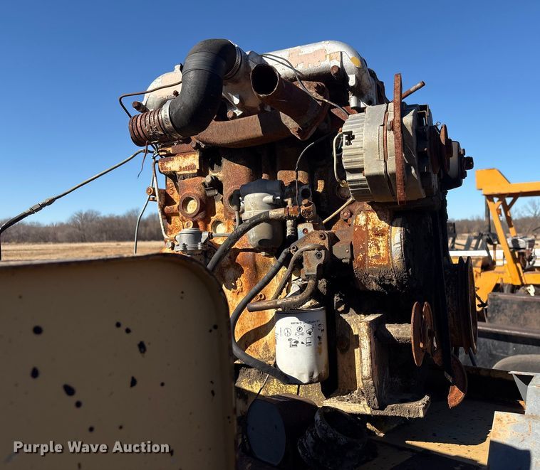 image for item FI0134 1986 Caterpillar PS-130 pneumatic roller