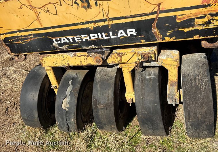 image for item FI0134 1986 Caterpillar PS-130 pneumatic roller