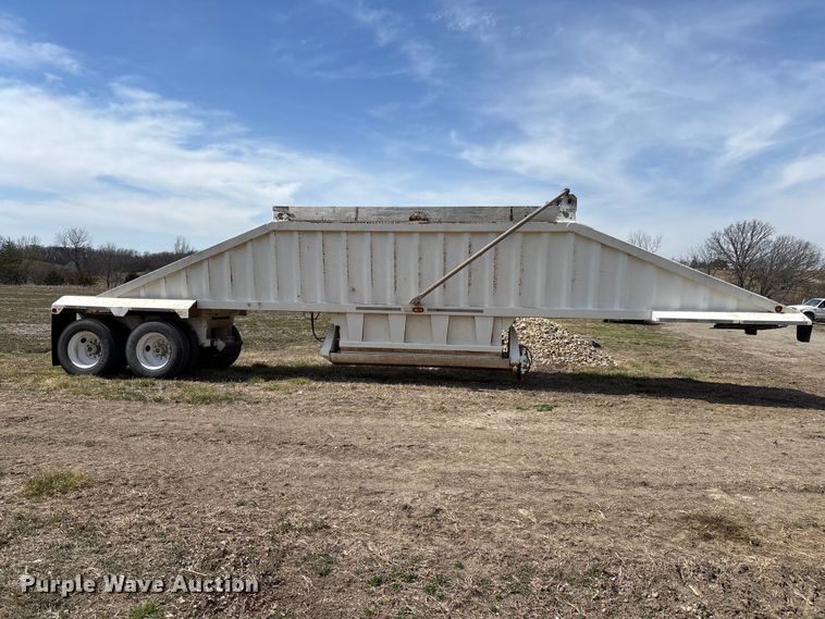 image for item FI0936 2000 CTS bottom dump trailer