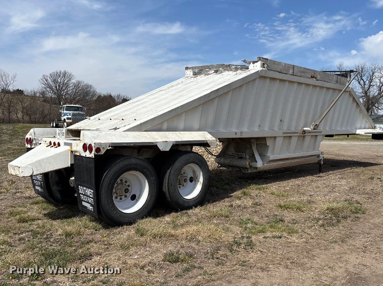 image for item FI0936 2000 CTS bottom dump trailer