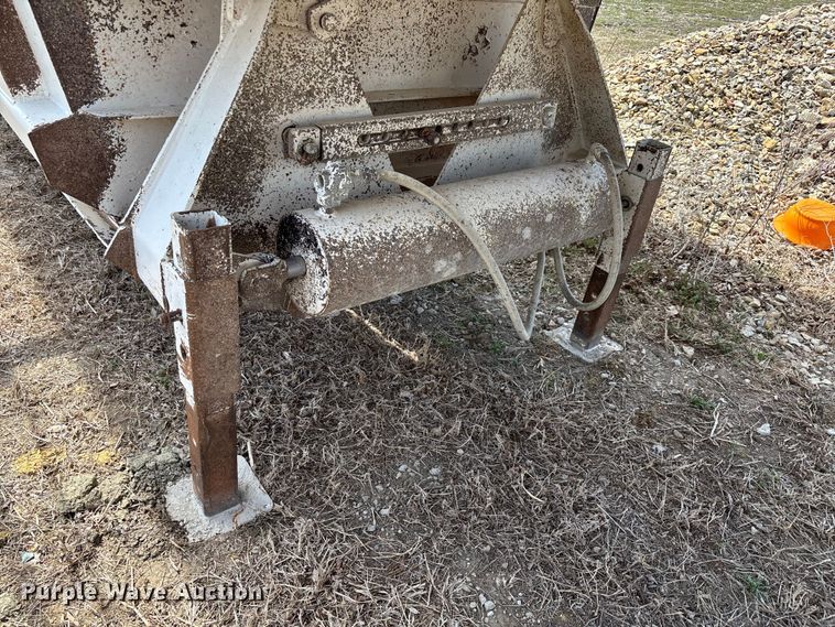 image for item FI0936 2000 CTS bottom dump trailer