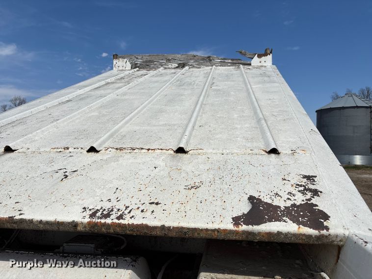 image for item FI0936 2000 CTS bottom dump trailer