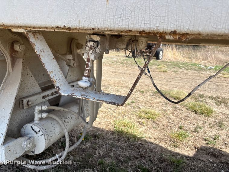 image for item FI0936 2000 CTS bottom dump trailer