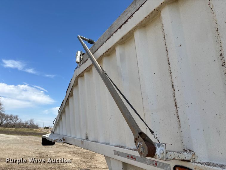 image for item FI0936 2000 CTS bottom dump trailer