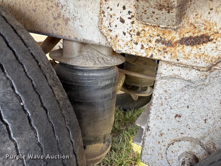 image for item FI0936 2000 CTS bottom dump trailer