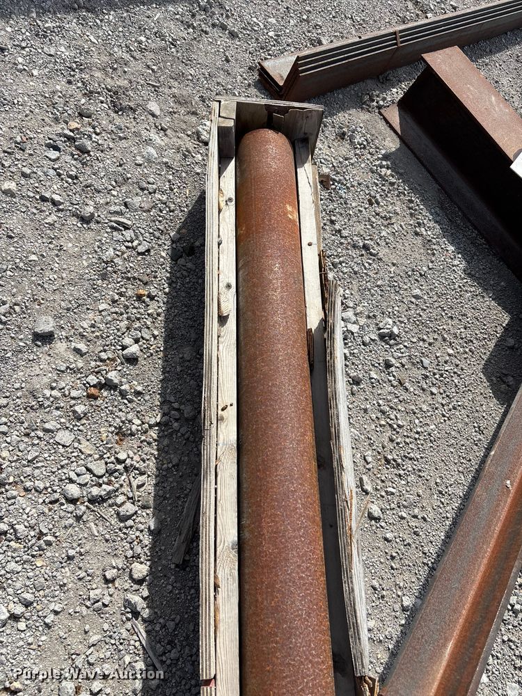 image for item FI0957 (2) hydraulic concrete screed rollers