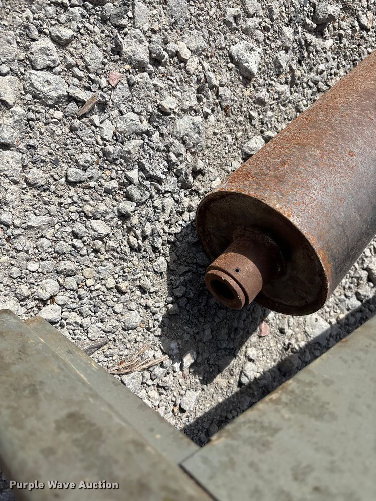 image for item FI0957 (2) hydraulic concrete screed rollers