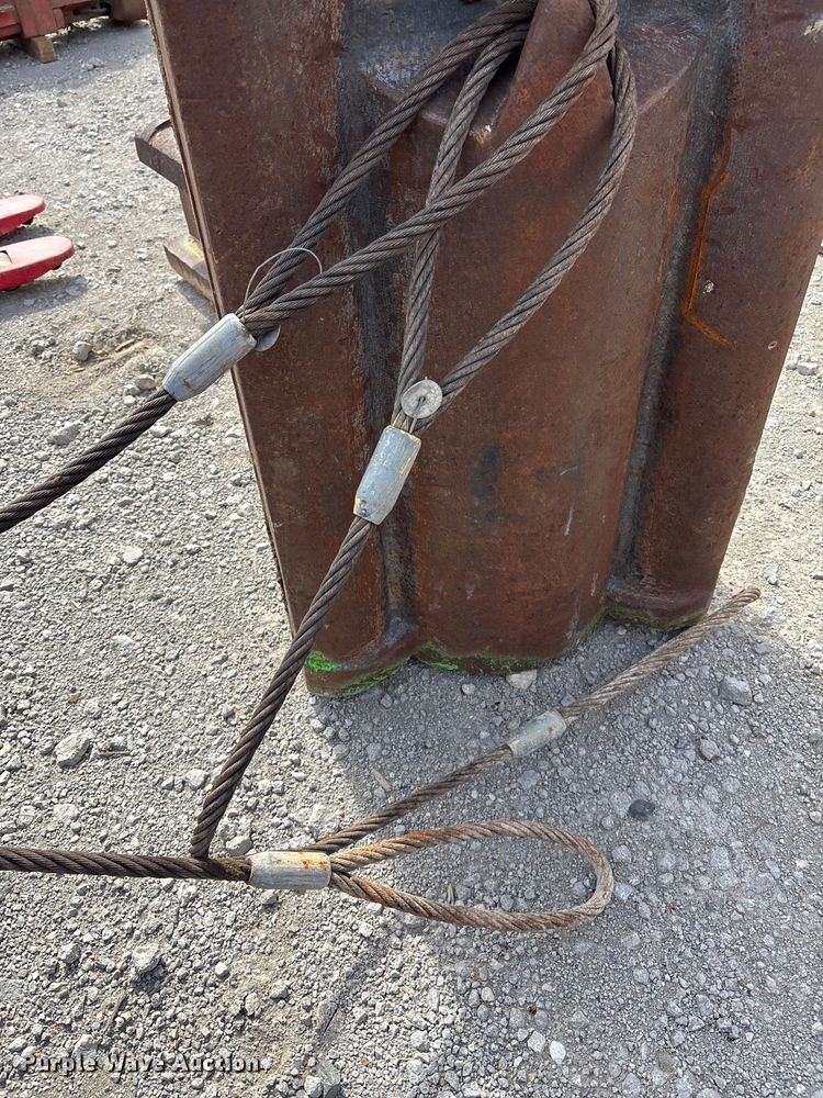 image for item FI0959 (2) crane pile drivers