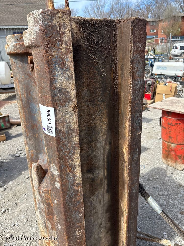 image for item FI0959 (2) crane pile drivers