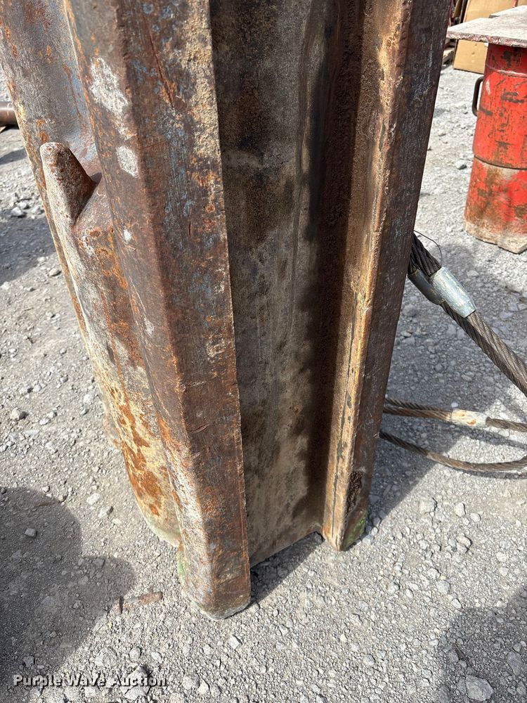 image for item FI0959 (2) crane pile drivers