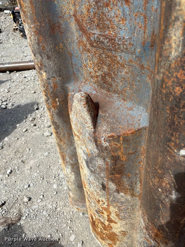 image for item FI0959 (2) crane pile drivers