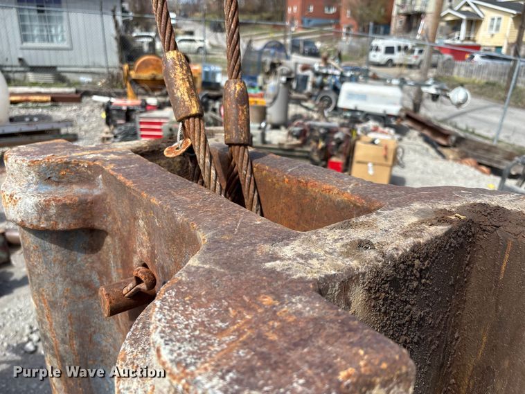 image for item FI0959 (2) crane pile drivers