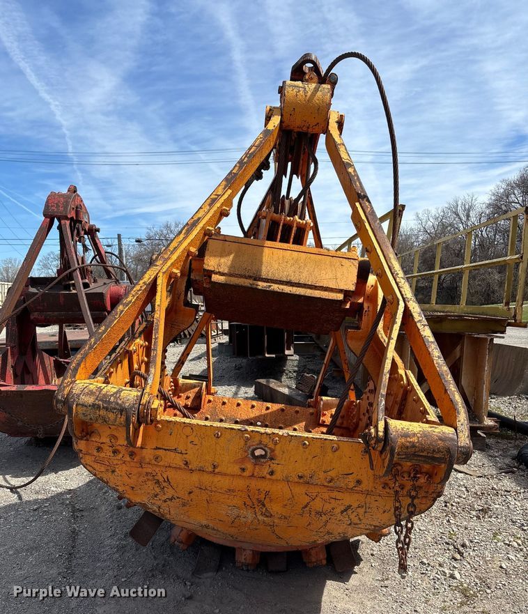 image for item FI0964 Owen 2315  clam shell bucket