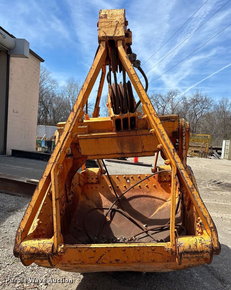 image for item FI0964 Owen 2315  clam shell bucket