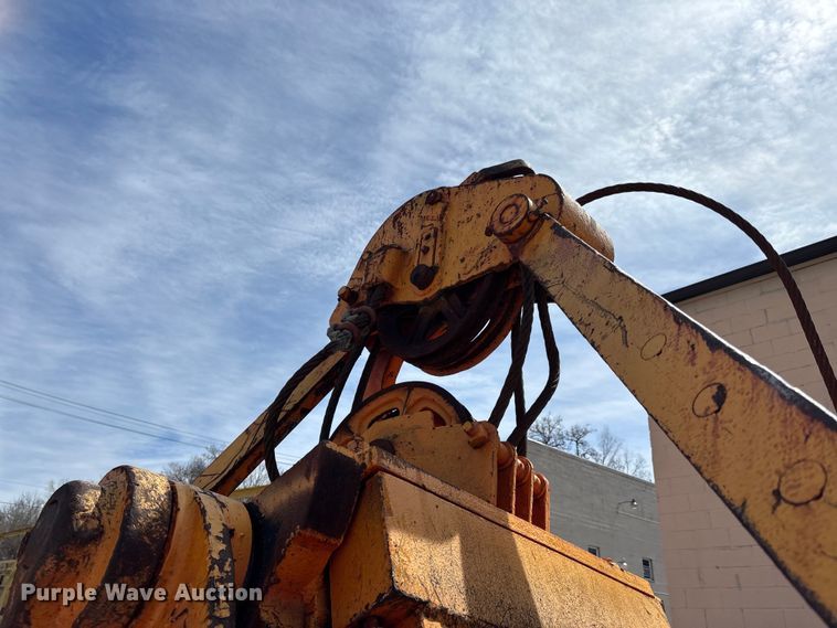 image for item FI0964 Owen 2315  clam shell bucket