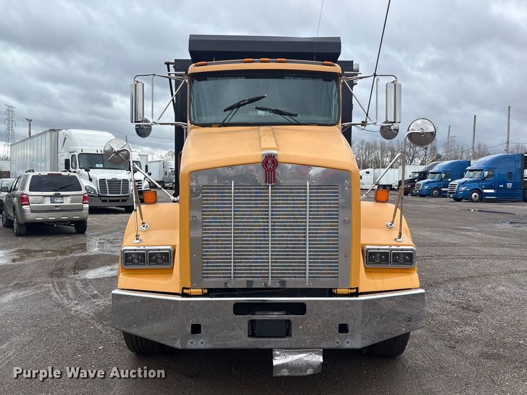 image for item FK1267 2005 Kenworth  T800 dump truck