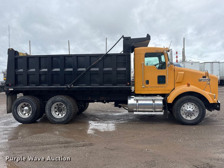 image for item FK1267 2005 Kenworth  T800 dump truck