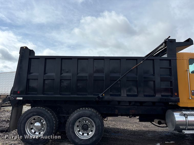 image for item FK1267 2005 Kenworth  T800 dump truck