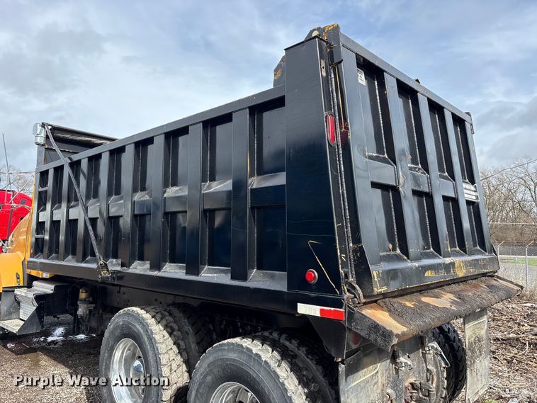 image for item FK1267 2005 Kenworth  T800 dump truck