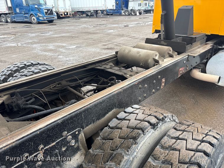 image for item FK1267 2005 Kenworth  T800 dump truck