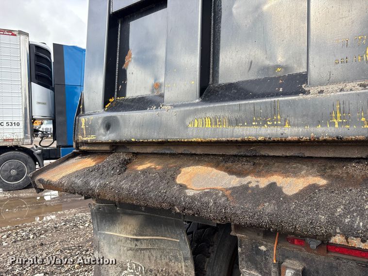 image for item FK1267 2005 Kenworth  T800 dump truck