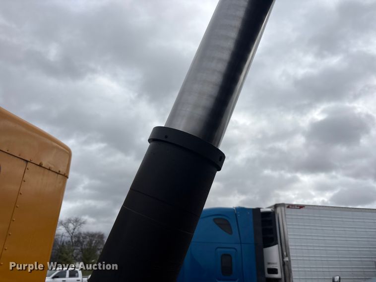 image for item FK1267 2005 Kenworth  T800 dump truck