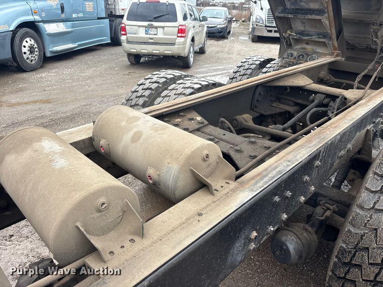 image for item FK1267 2005 Kenworth  T800 dump truck