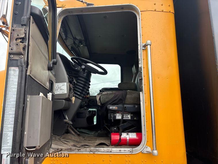 image for item FK1267 2005 Kenworth  T800 dump truck