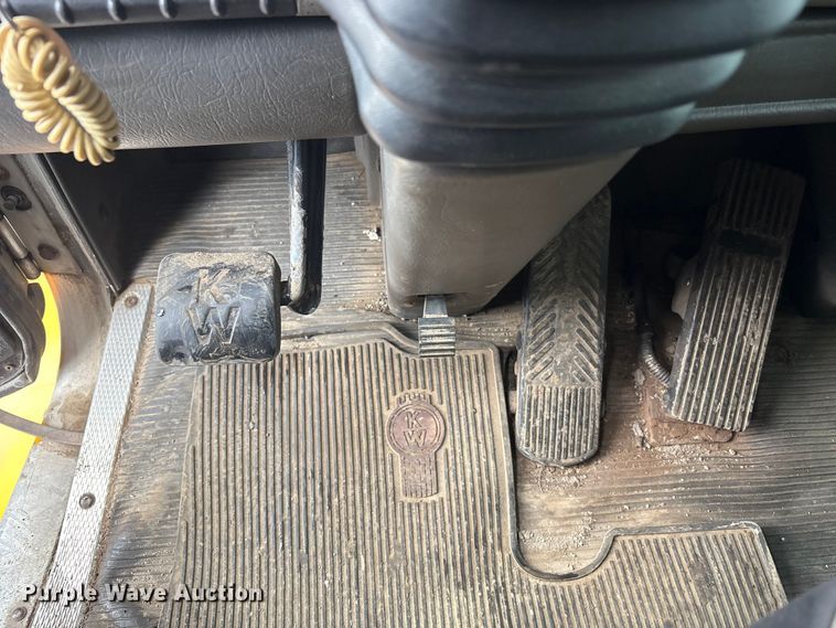 image for item FK1267 2005 Kenworth  T800 dump truck