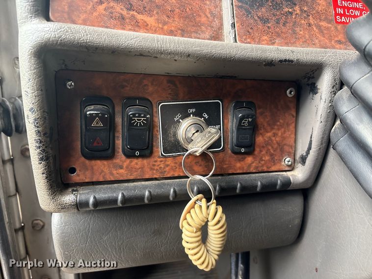 image for item FK1267 2005 Kenworth  T800 dump truck