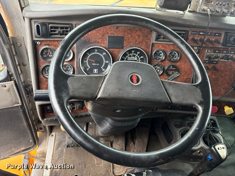 image for item FK1267 2005 Kenworth  T800 dump truck