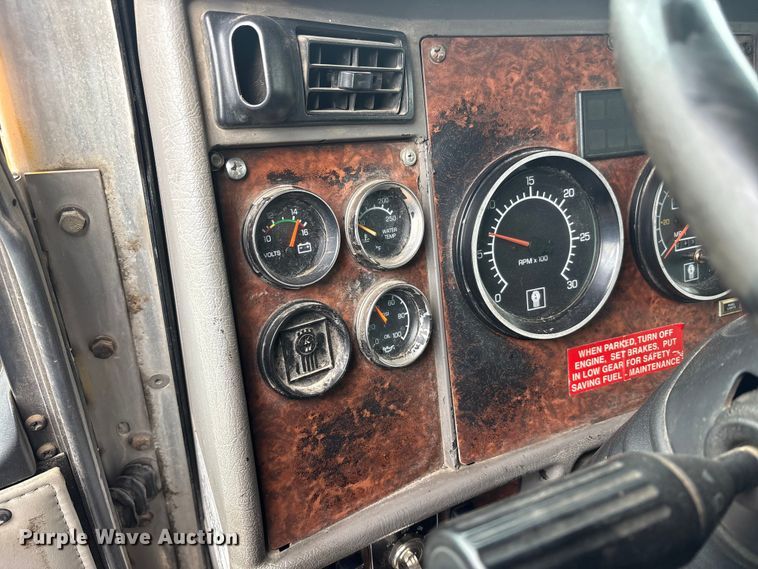 image for item FK1267 2005 Kenworth  T800 dump truck