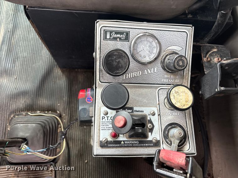 image for item FK1267 2005 Kenworth  T800 dump truck