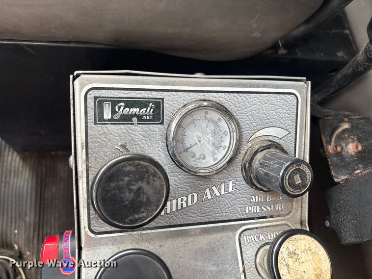 image for item FK1267 2005 Kenworth  T800 dump truck