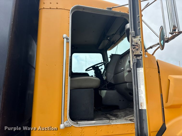 image for item FK1267 2005 Kenworth  T800 dump truck