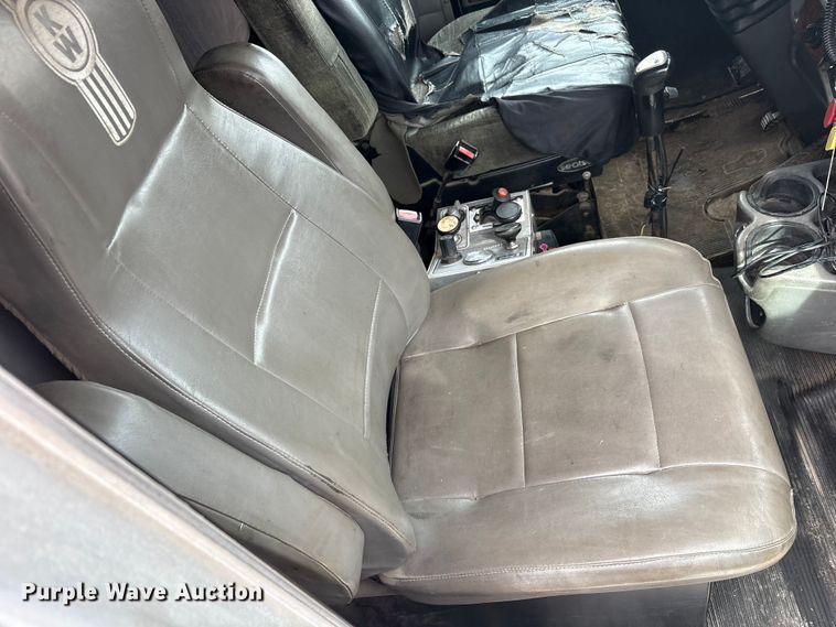 image for item FK1267 2005 Kenworth  T800 dump truck