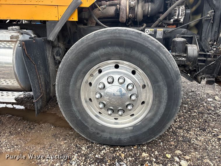 image for item FK1267 2005 Kenworth  T800 dump truck