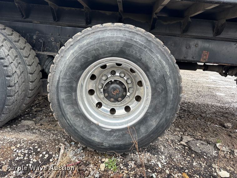 image for item FK1267 2005 Kenworth  T800 dump truck