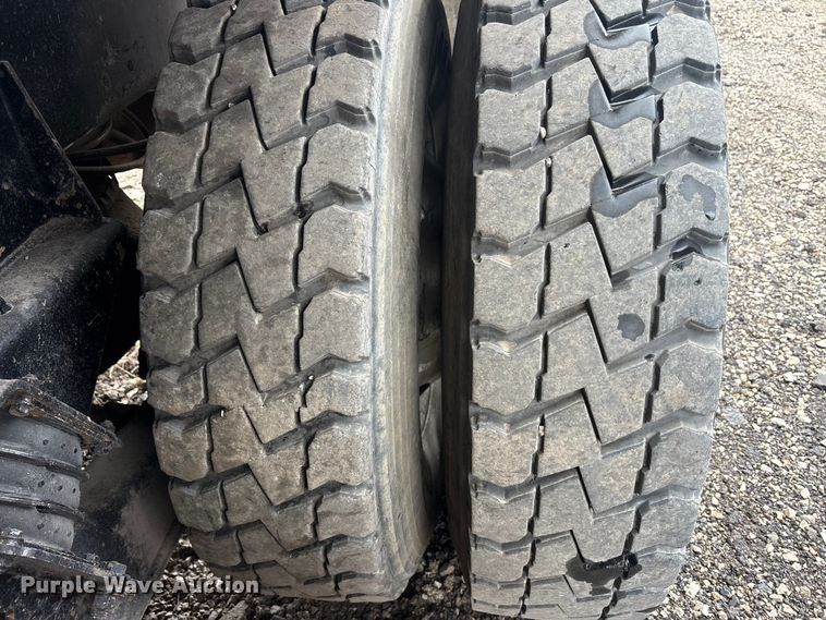 image for item FK1267 2005 Kenworth  T800 dump truck