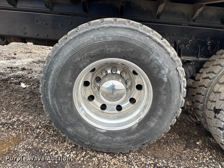 image for item FK1267 2005 Kenworth  T800 dump truck