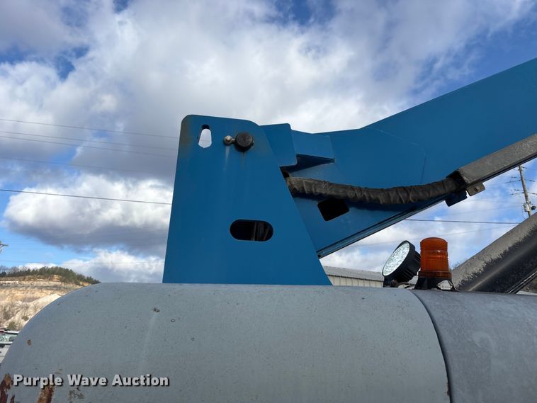 image for item FK1274 2007 Genie S-80 boom lift