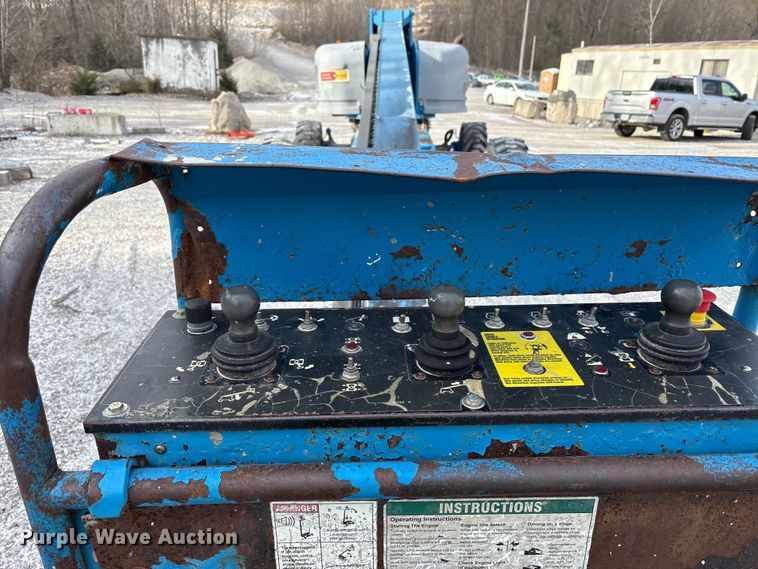 image for item FK1274 2007 Genie S-80 boom lift