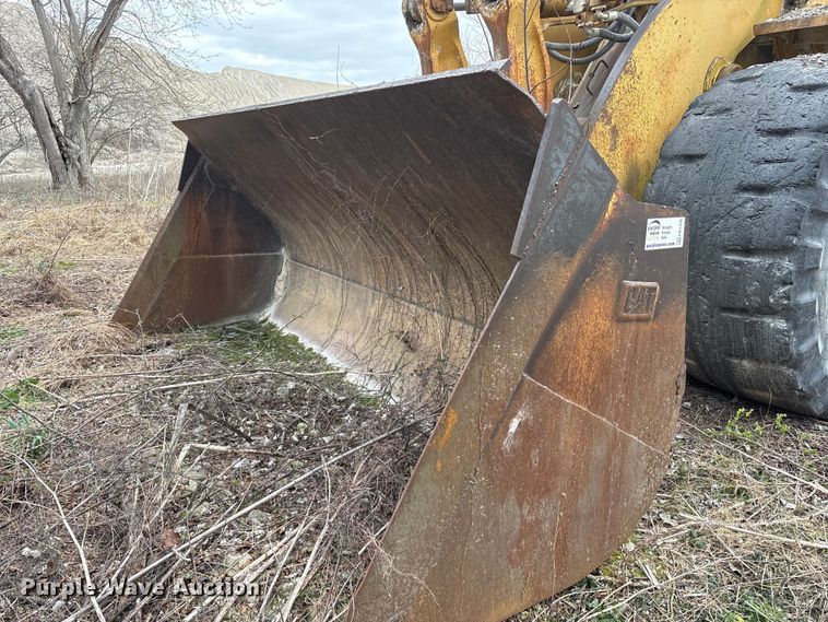 image for item FK1276 1994 Caterpillar 988F wheel loader