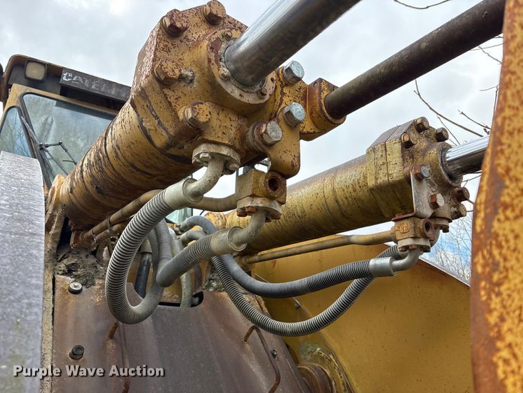 image for item FK1276 1994 Caterpillar 988F wheel loader