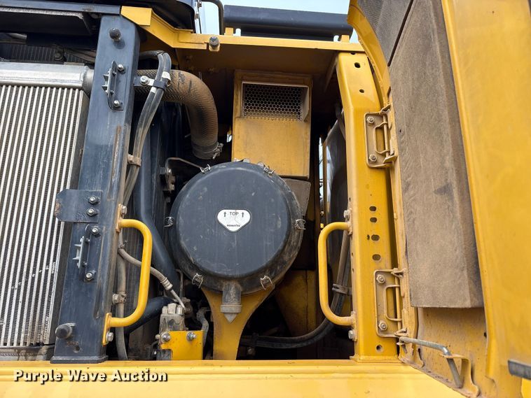 image for item FK1281 2015 Komatsu PC490LC-10 excavator
