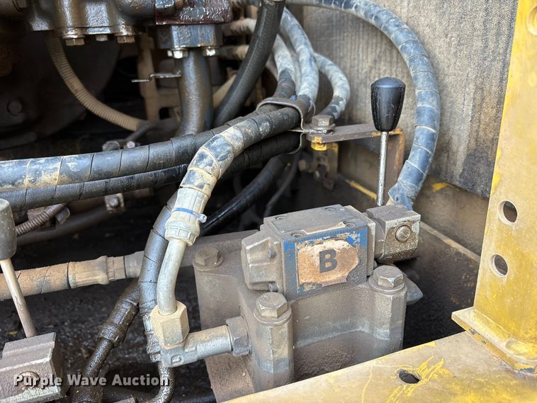 image for item FK1281 2015 Komatsu PC490LC-10 excavator