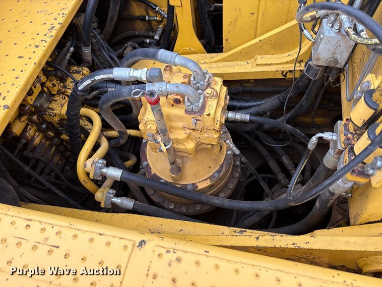 image for item FK1281 2015 Komatsu PC490LC-10 excavator