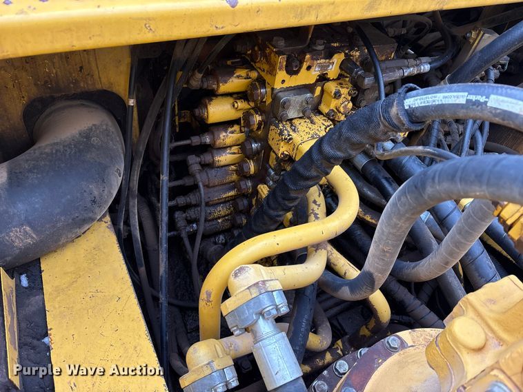 image for item FK1281 2015 Komatsu PC490LC-10 excavator