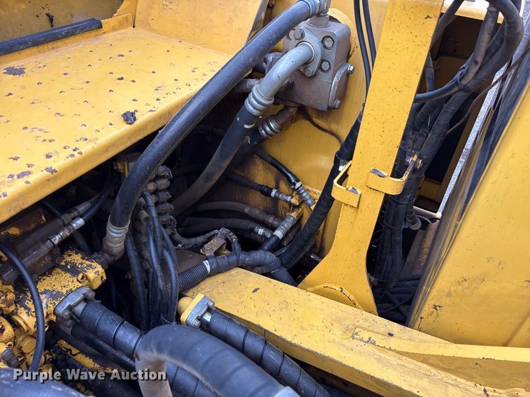 image for item FK1281 2015 Komatsu PC490LC-10 excavator