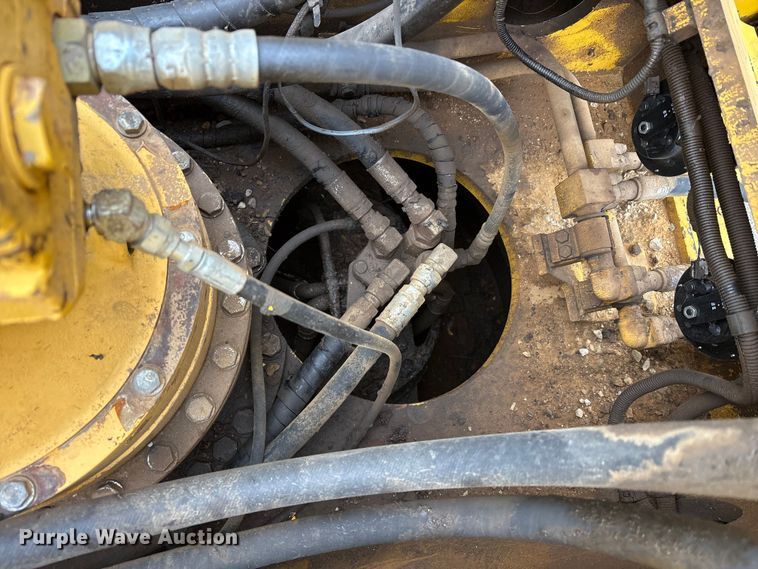 image for item FK1281 2015 Komatsu PC490LC-10 excavator